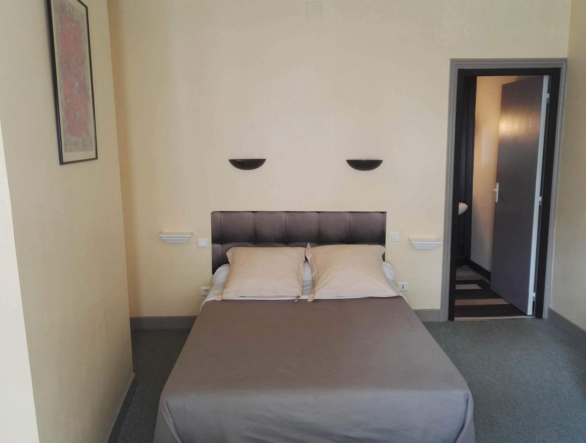 Hotel Du Square Riom Bagian luar foto